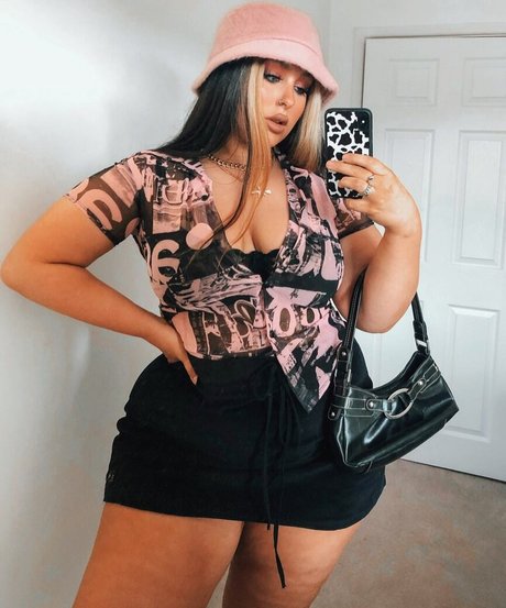 Holly Marston star naked pics