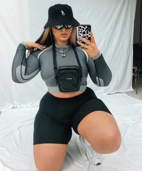 Holly Marston adult star img