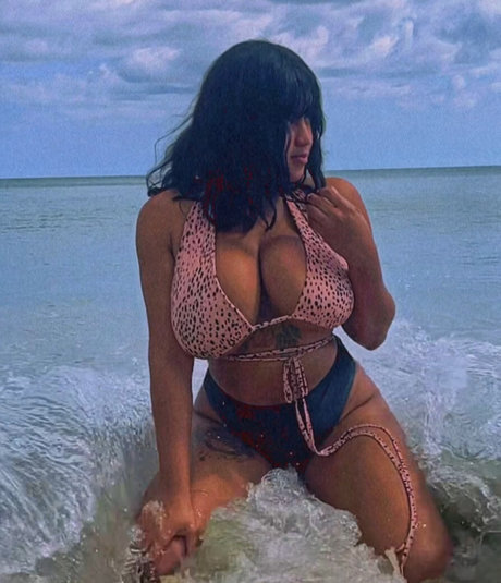 Dayanis Gisell model perfect image