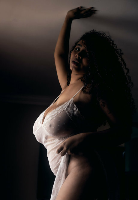 Karlamelito model exclusive pictures