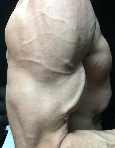 cbadonis model exclusive pics