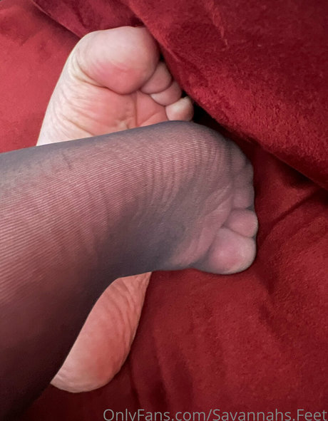savannahs feet model top img