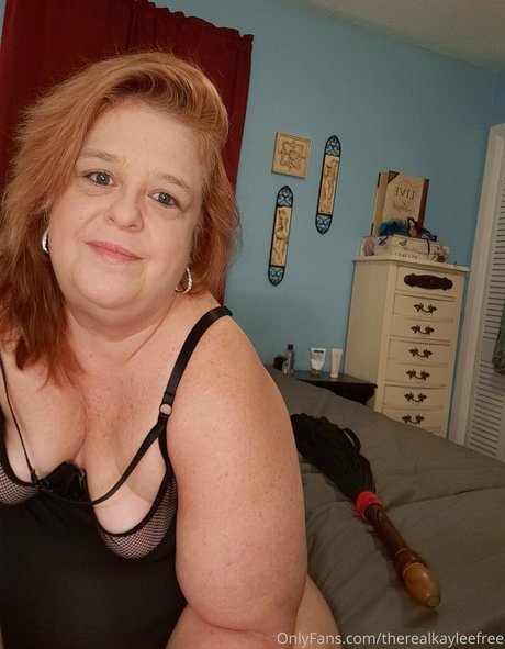 theloungeroom model pretty pic