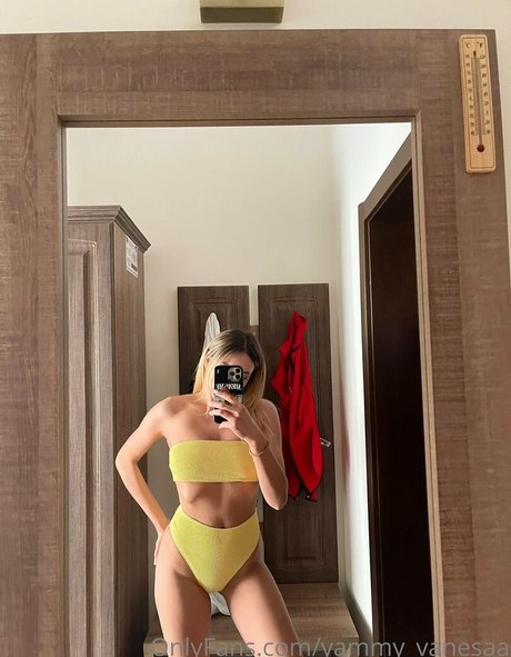 yammy vanesaa top model photo