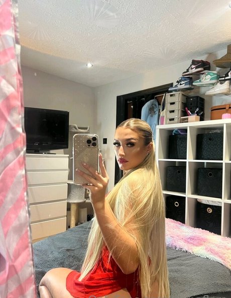 Ebony Tomkins star pretty galleries