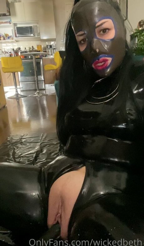 Wicked Beth erotic pornstar pics