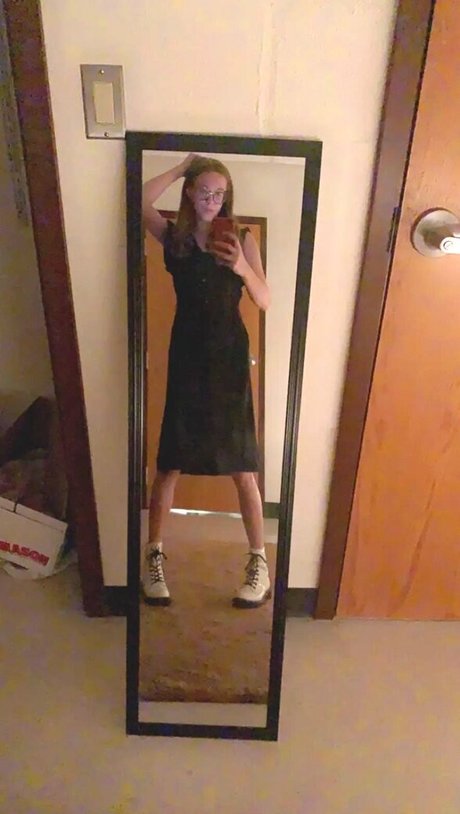 Zee R_ pornographic actress photo