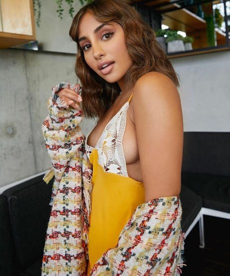 Maria Thattil star high quality picture