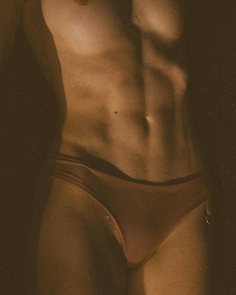 Niki Anson star art pic