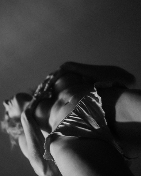 Niki Anson star hot pics