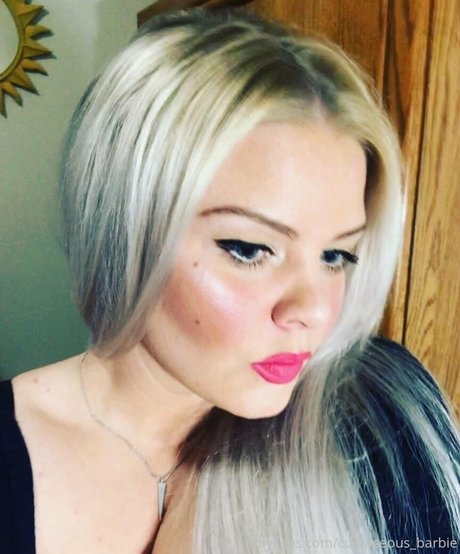 curvaceous barbie star nude image