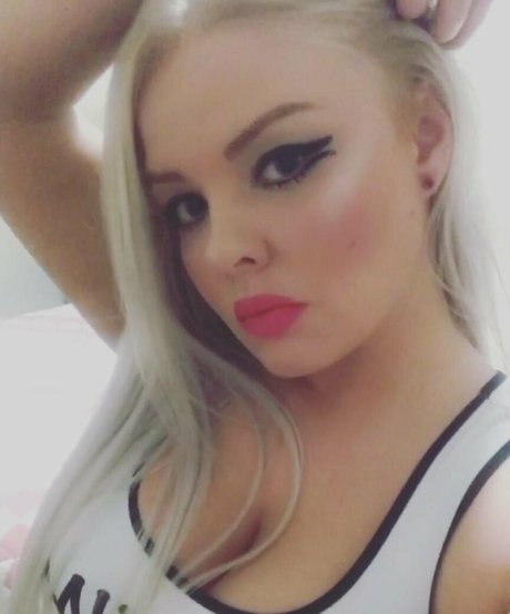 curvaceous barbie model art pic