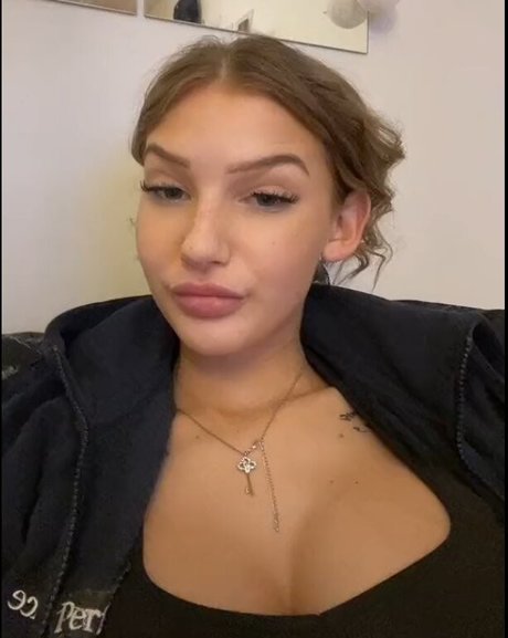 nelldelli hd pornstar photo