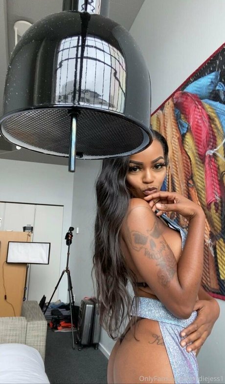 baddiejess1 naked model image