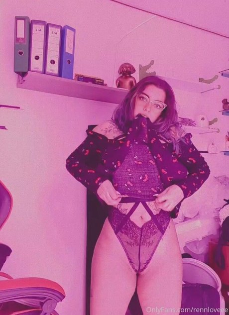 rennloveee perfect model photo