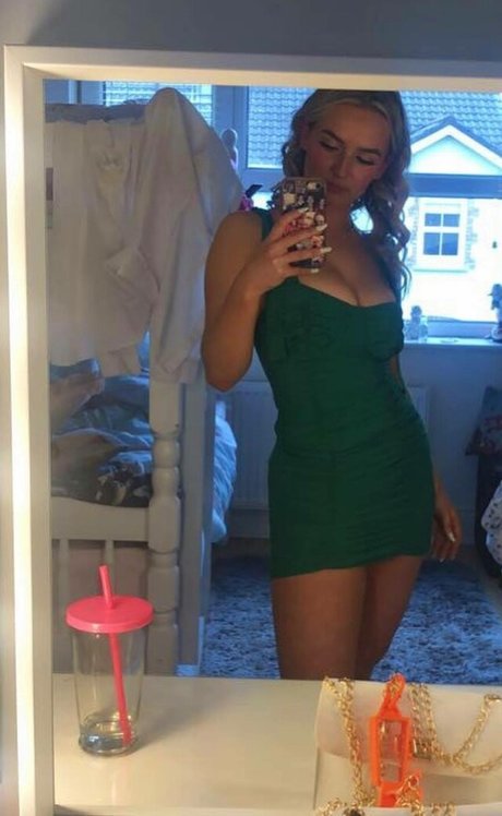 Aiobhin naked pornstar picture