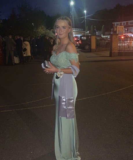 Aiobhin model pornographic img