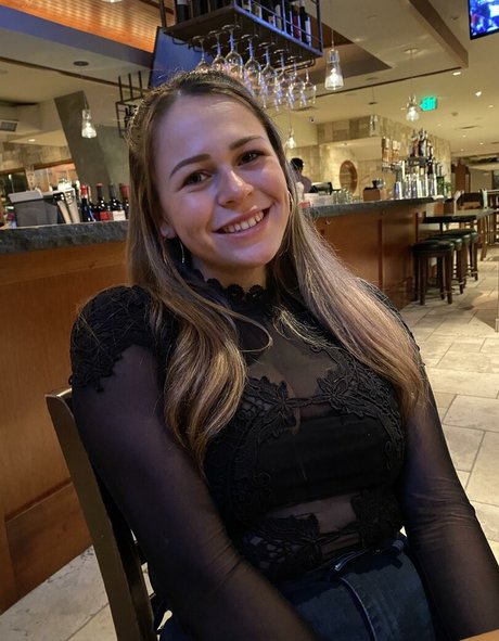 BaeBrii model hot img