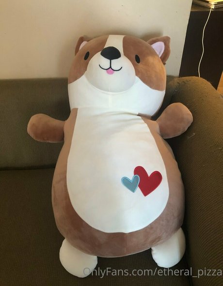 etheral pizza hot actress pic