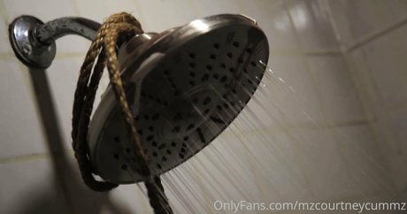 mzcourtneycummz star beautiful pictures