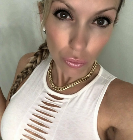 mzcourtneycummz naked star galleries