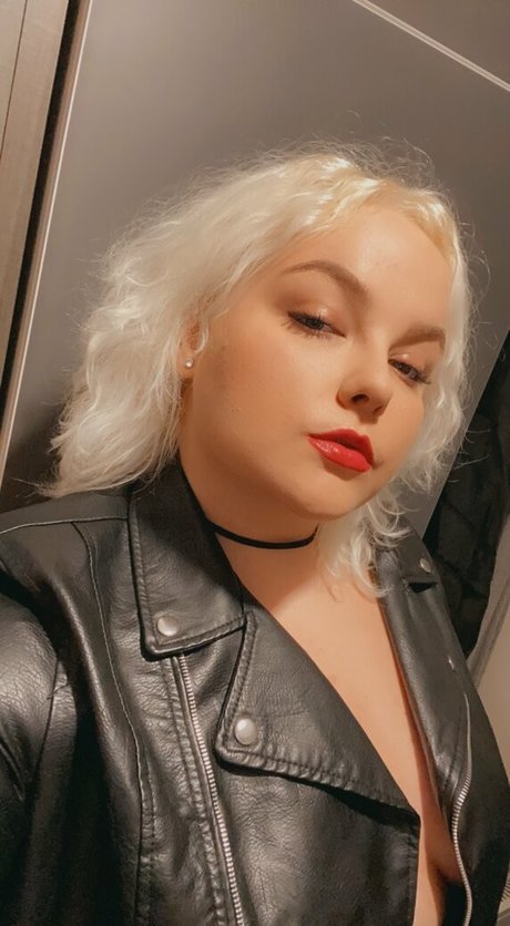 moniiquexxx pretty actress photo