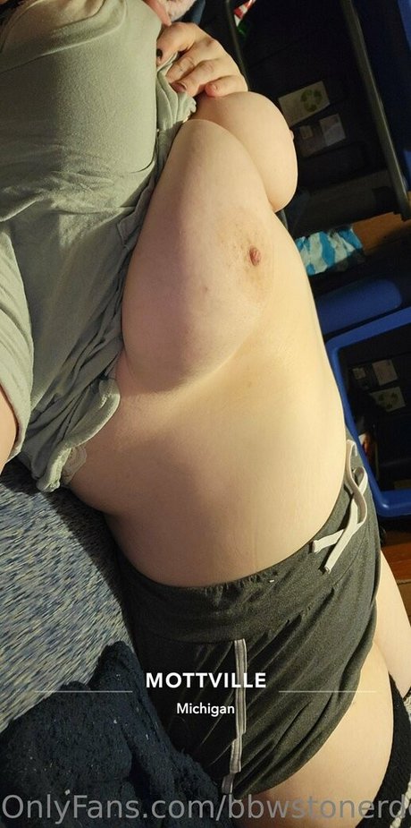 bbwstonerdoll pornstar high quality picture