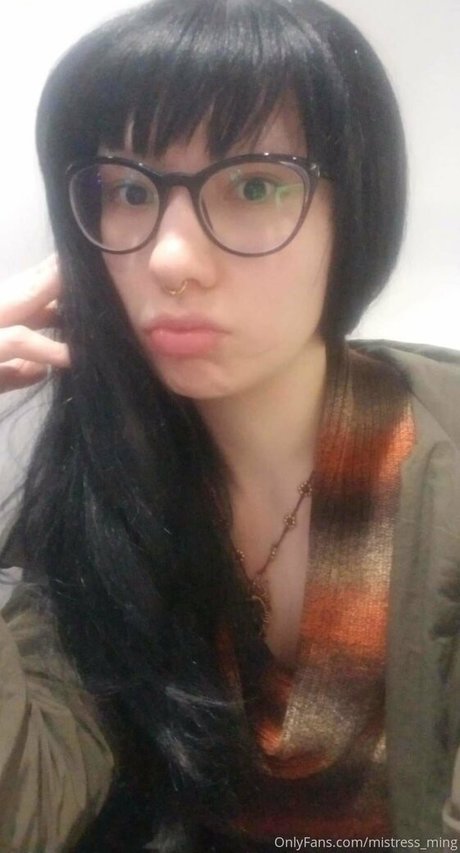 empressming nice model pic