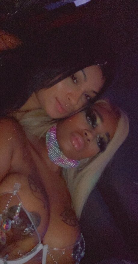 foreignrenaa model top pictures