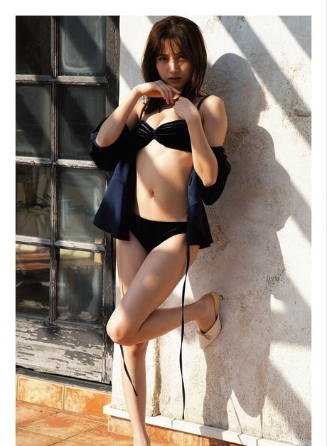 Nashiko Momotsuki naked pornstar archive