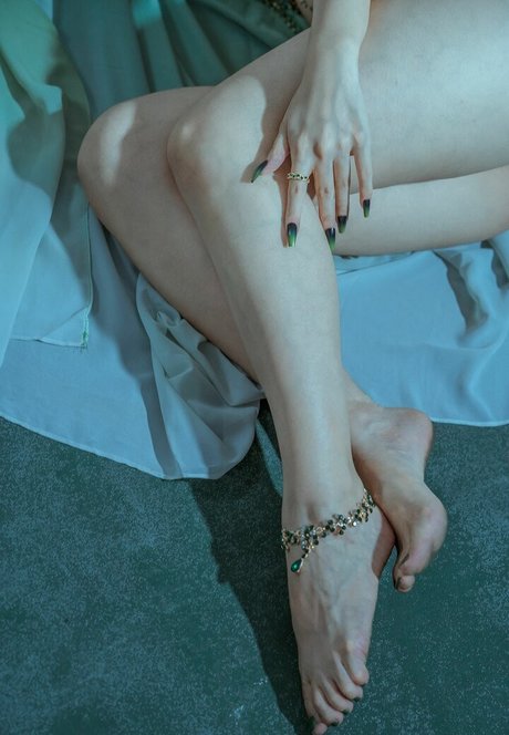 YunX1X1 porn star img