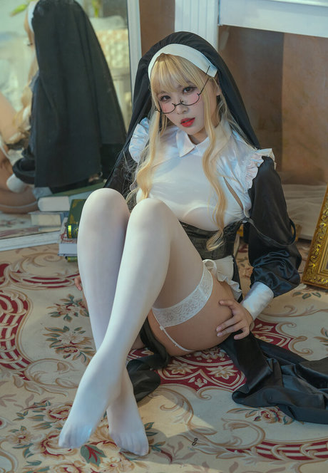 YunX1X1 star erotic pic