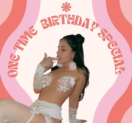 lindseygroll model hot pictures