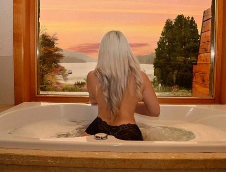 Lolaa leiva free star pic