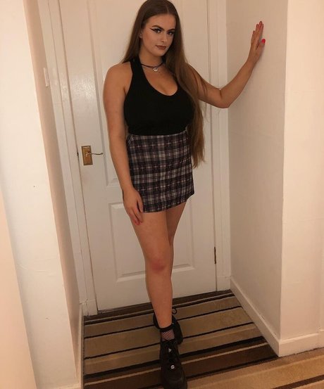 Bex McFadden model pretty pictures