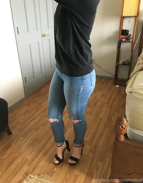 momsdoor naked pornstar galleries