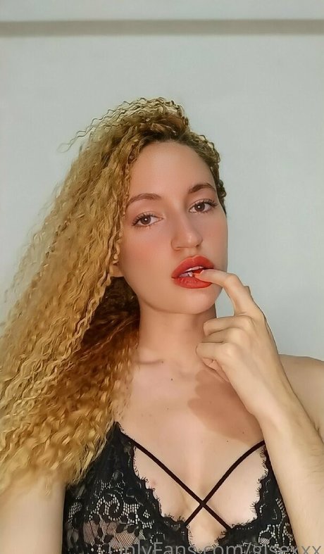 nikiifox pornstar naked images