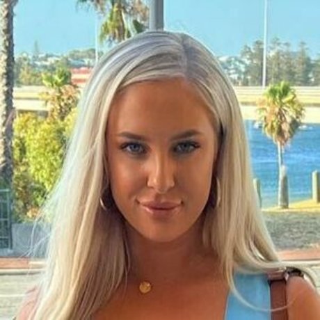 __ninaraee top star picture