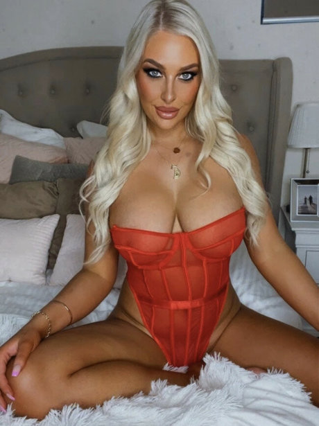 __ninaraee model hd img