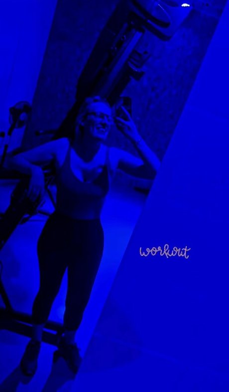 Steph McGovern model perfect images