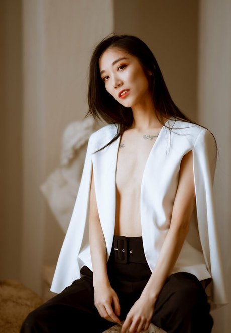 triciaisabirdy porn model picture