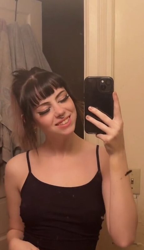 OkayGnomie adult model pics