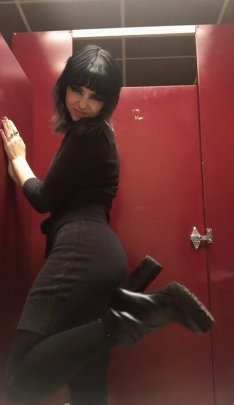 OkayGnomie model pretty img