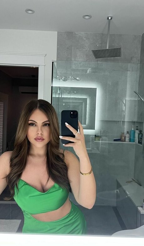 Nicole O star top image