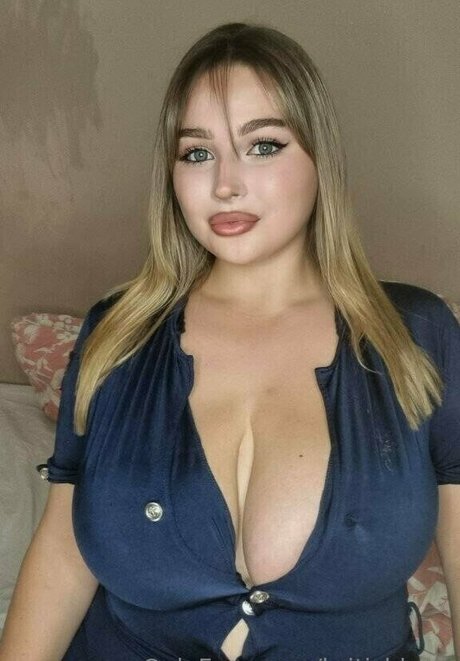 britishlucy hot actress img