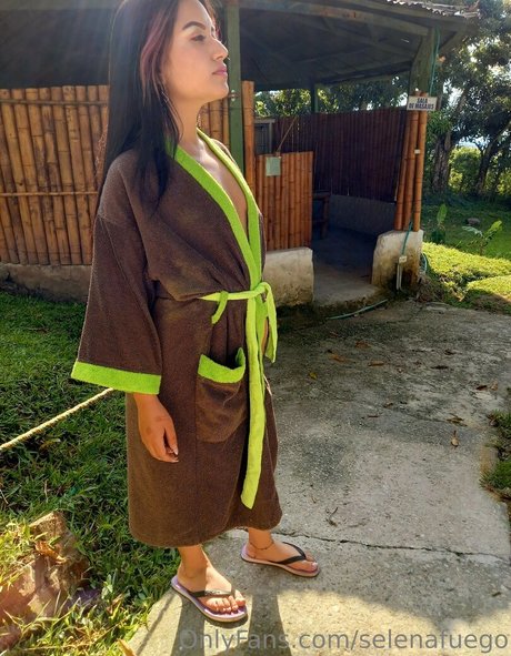 selenafuego beautiful model images