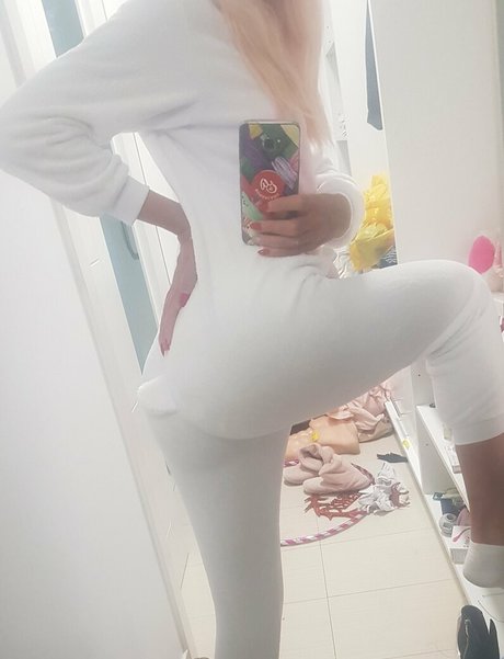 Annemanifique hd actress img