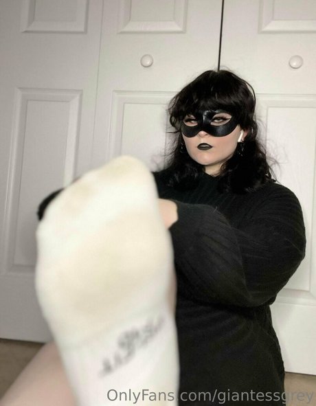 giantessgrey Profile pic