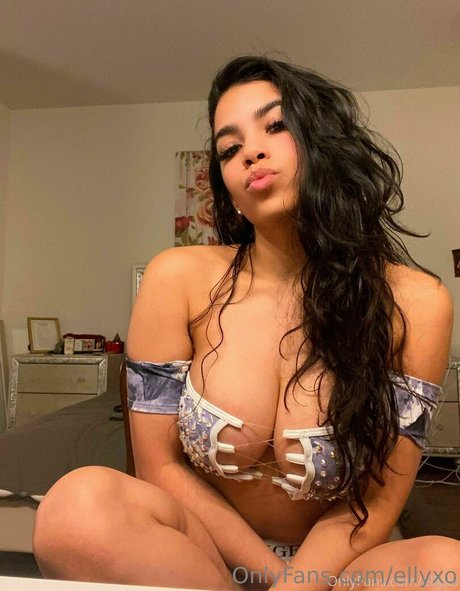 ellyxo sexy model galleries