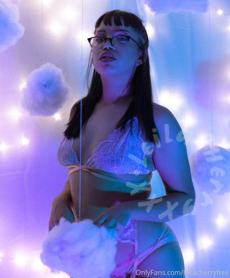 leilacherryfree adult model pictures
